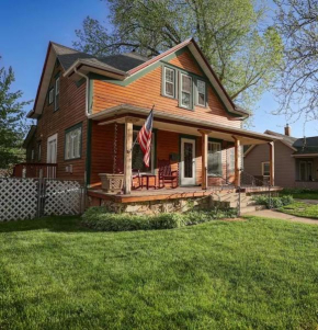 2-units - 1 min to historic downtown, pets welcome!